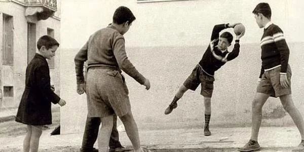 Ταξίδι στο χρόνο: Το σχολείο μιας άλλης εποχής – Εικόνες που μας ταξιδεύουν χρόνια πίσω